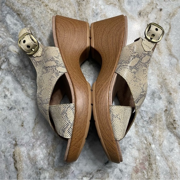 Dansko Jacinda Taupe Snake Wedge Sandal Women's EU 40 - Picture 7 of 13